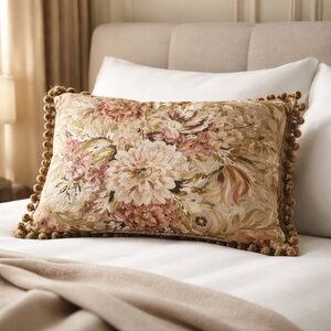 Pottery Barn Floral Tassels Knitted Decorative Pillow 20x14
